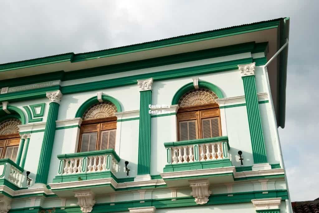 Colonial architecture in Granada which is more commonly found in Nicaragua vs Costa Rica